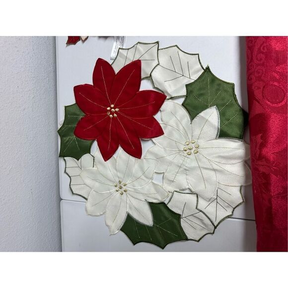 Christmas Table Set 5 Pcs Tablecloth 2 Placemats Centerpiece Mat Pot Holder Note - Picture 5 of 15